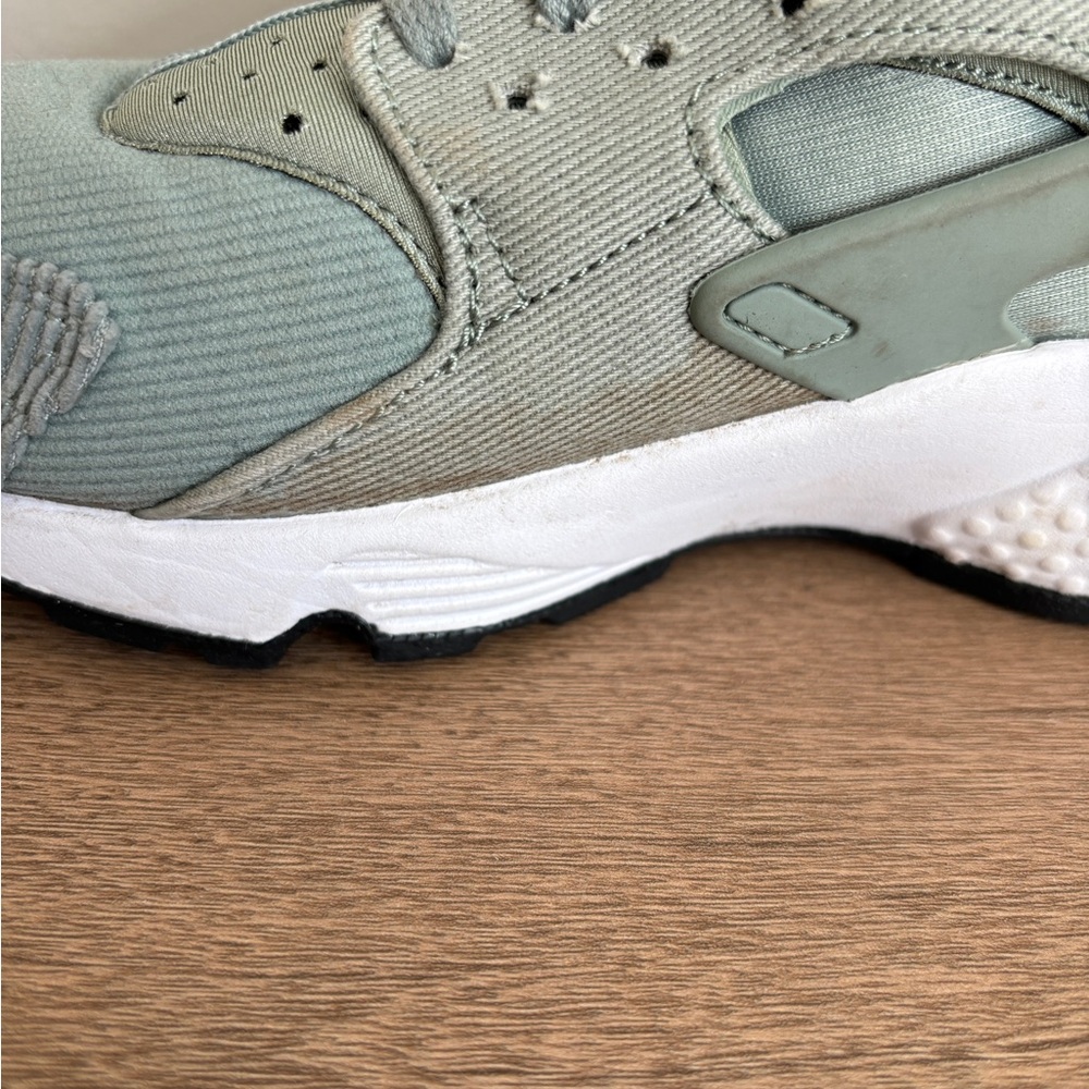 Nike Air Huarache SE Mica Green - Picture 8 of 15